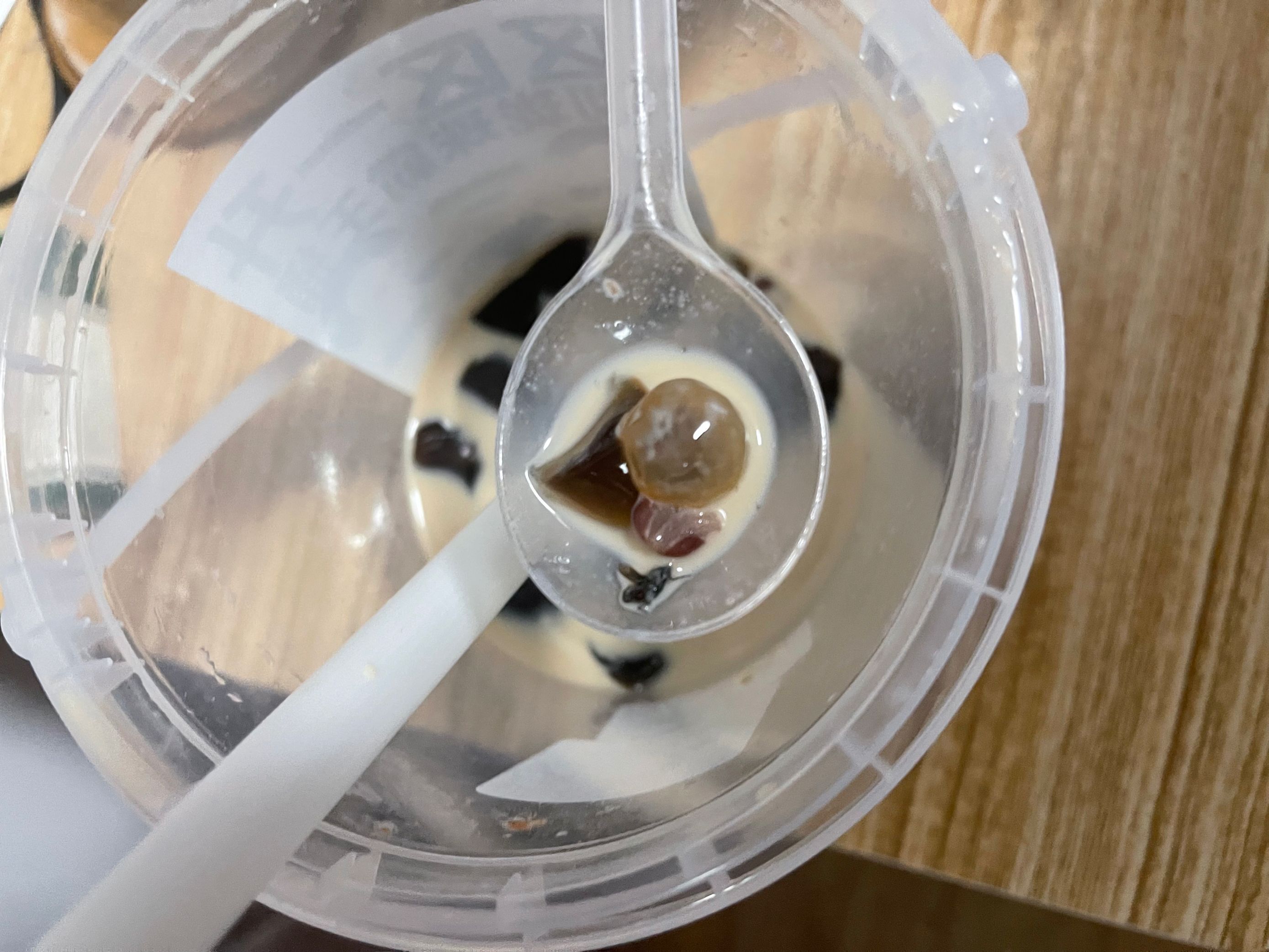 点的外卖奶茶里存在异物